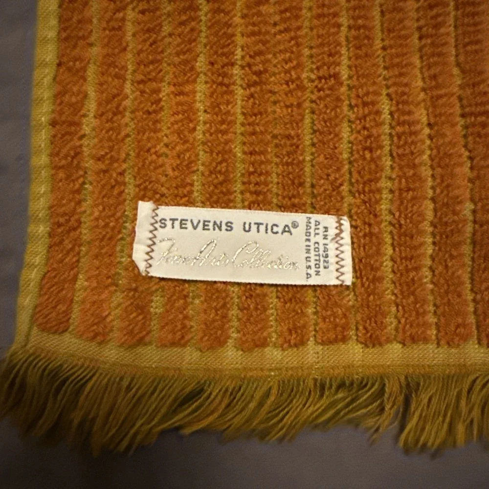 Vtg Stevens Utica fingertip Hand Towel Retro 70s Gold Orange Collection MCM USA